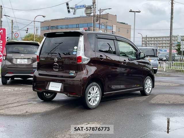 Nissan DAYZ 2015-08 8879419-1