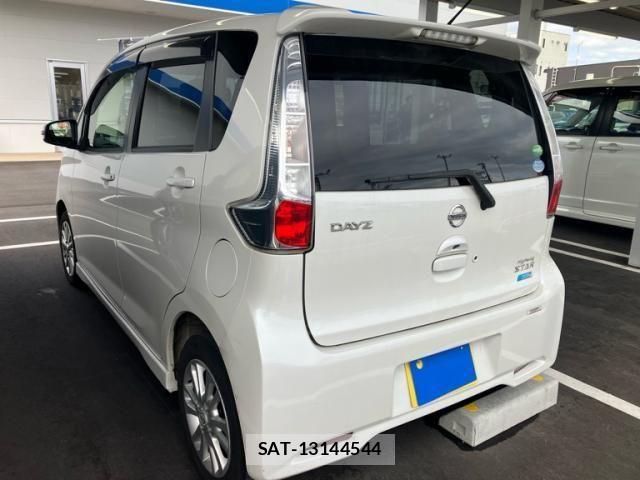 Nissan DAYZ 2013-08 8335557-1