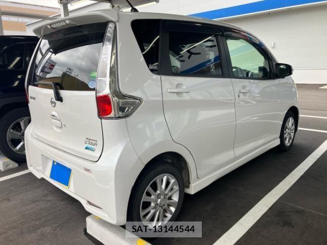 Nissan DAYZ 2013-08 8335557-2