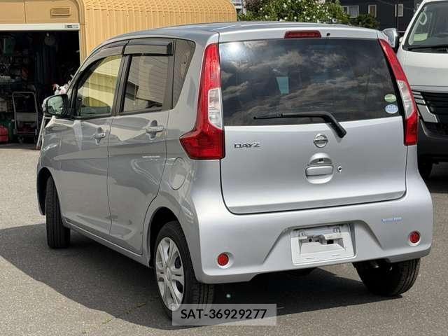 Nissan DAYZ 2017-05 8658720-22