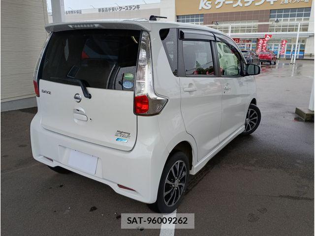 Nissan DAYZ 2013-08 8685445-1