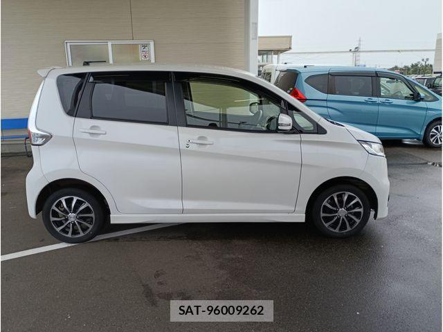 Nissan DAYZ 2013-08 8685445-3