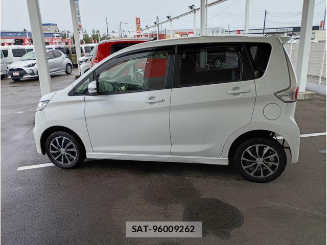 Nissan DAYZ 2013-08 8685445-4