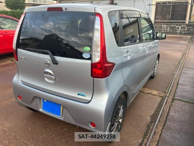 Nissan DAYZ 2013-10 8828660-7