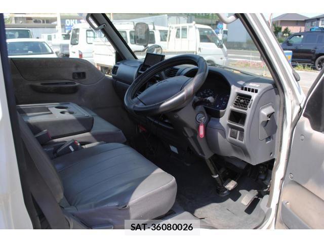Mitsubishi DELICA 2005-01 7020343-24