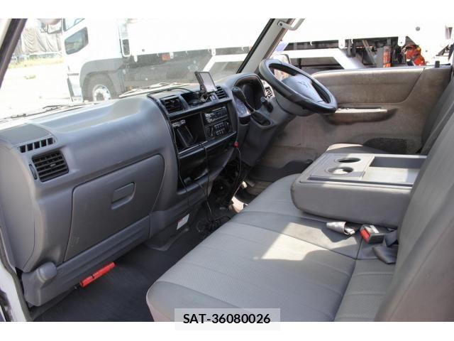 Mitsubishi DELICA 2005-01 7020343-26