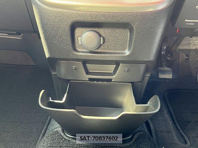 Mitsubishi DELICA 2019-08 5866490-11