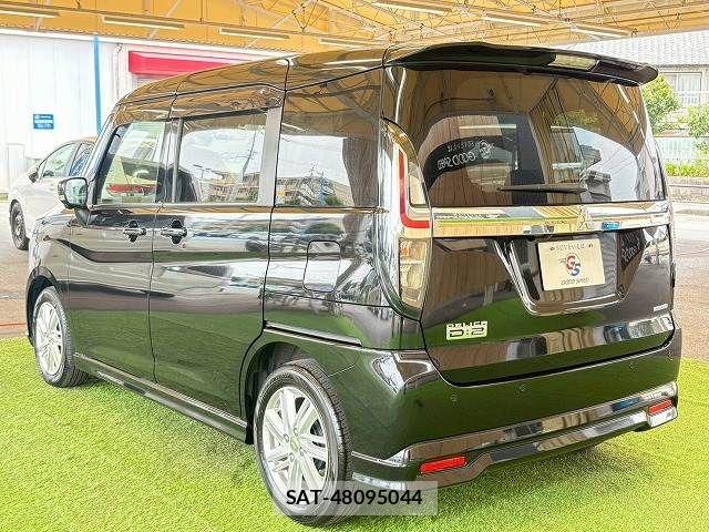 Mitsubishi DELICA 2023-12 8245040-17