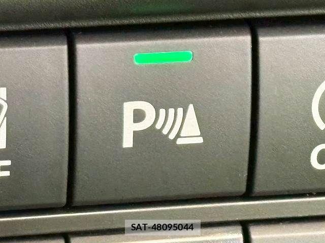 Mitsubishi DELICA 2023-12 8245040-7