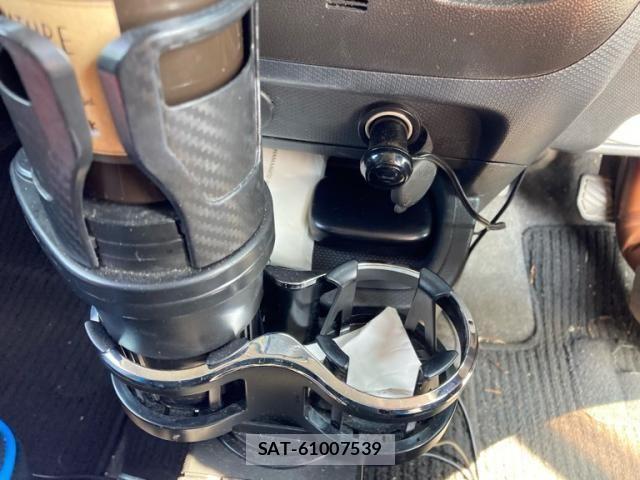 Mitsubishi DELICA 2011-11 8335581-11
