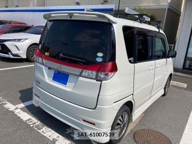 Mitsubishi DELICA 2011-11 8335581-2