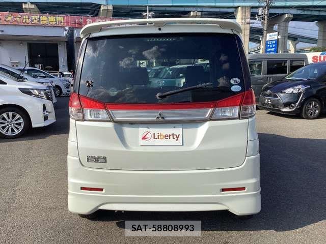 Mitsubishi DELICA 2011-07 8365584-11