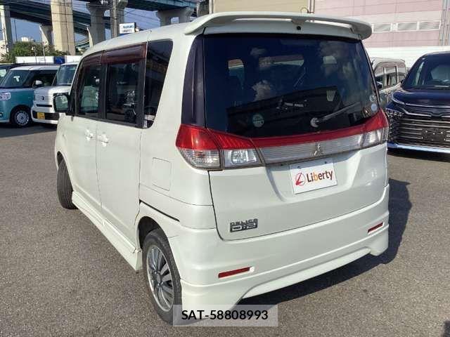 Mitsubishi DELICA 2011-07 8365584-12