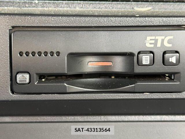 Mitsubishi DELICA 2018-01 8626490-12