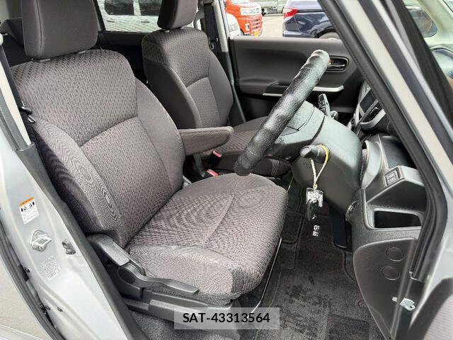 Mitsubishi DELICA 2018-01 8626490-14