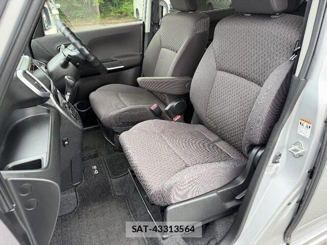 Mitsubishi DELICA 2018-01 8626490-15