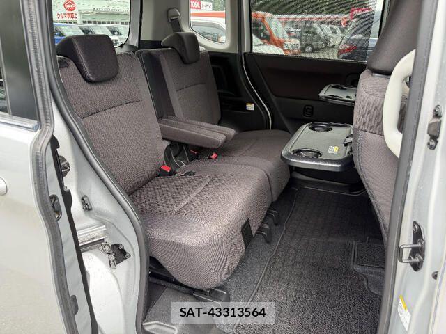 Mitsubishi DELICA 2018-01 8626490-19