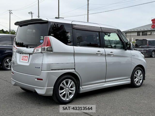 Mitsubishi DELICA 2018-01 8626490-3