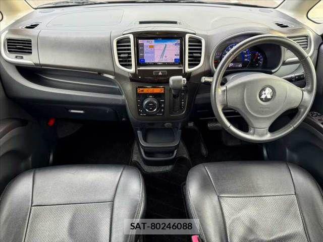 Mitsubishi DELICA 2013-02 8666061-1