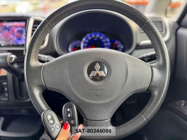 Mitsubishi DELICA 2013-02 8666061-4