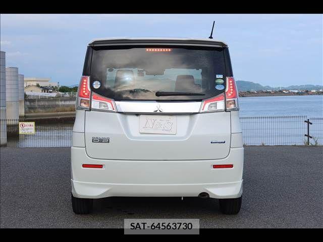 Mitsubishi DELICA 2017-12 8828703-4
