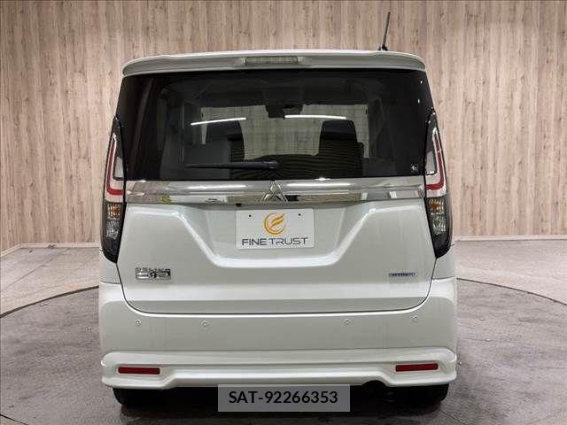 Mitsubishi DELICA 2022-11 8870820-19