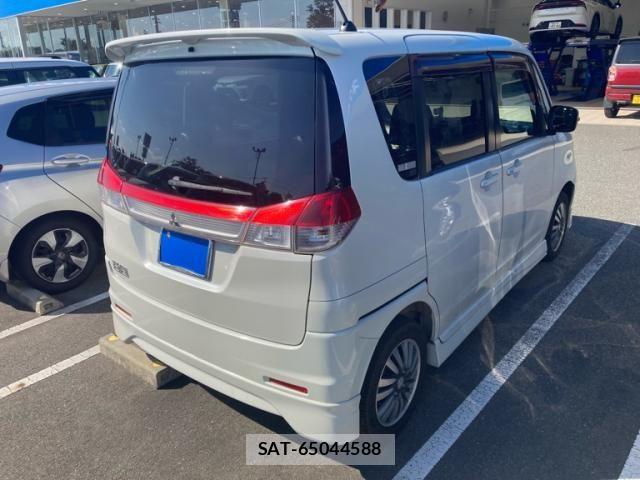 Mitsubishi DELICA 2011-11 8883521-1