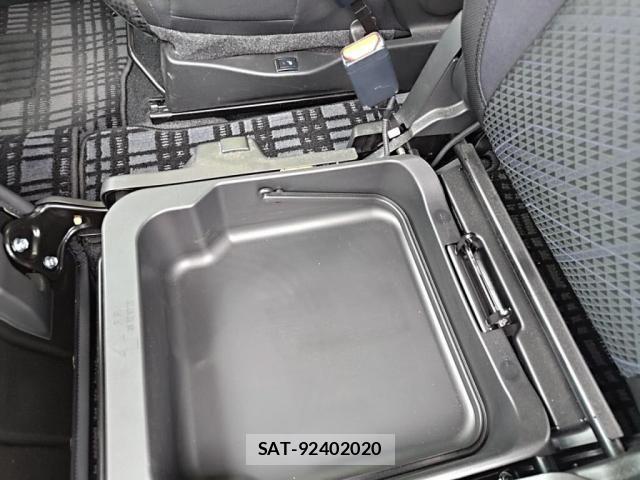 Mitsubishi DELICA 2020-01 7217475-19
