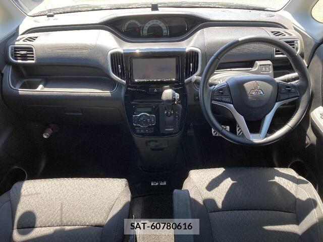Mitsubishi DELICA 2018-02 8245044-5