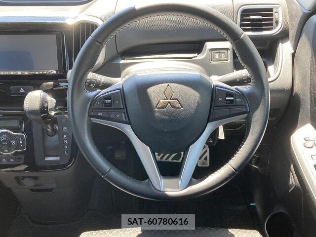 Mitsubishi DELICA 2018-02 8245044-6