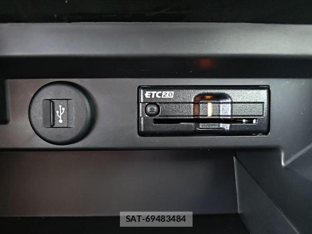 Mitsubishi DELICA 2023-11 8828704-19
