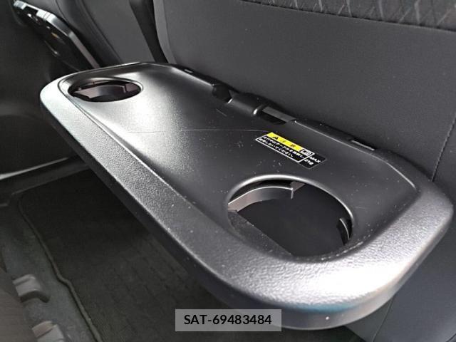 Mitsubishi DELICA 2023-11 8828704-21