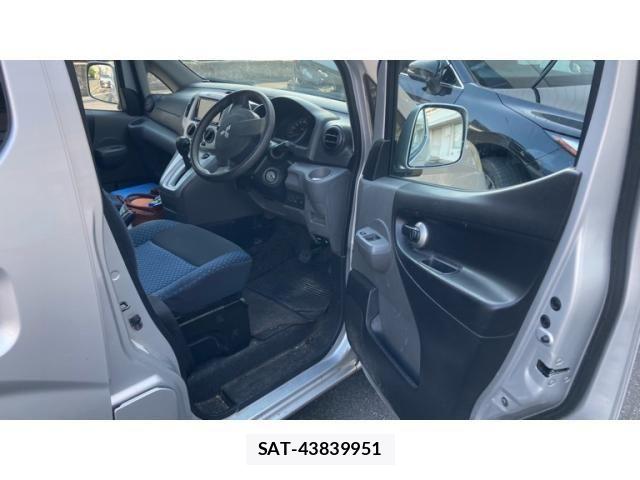 Mitsubishi DELICA 2013-08 8207288-10