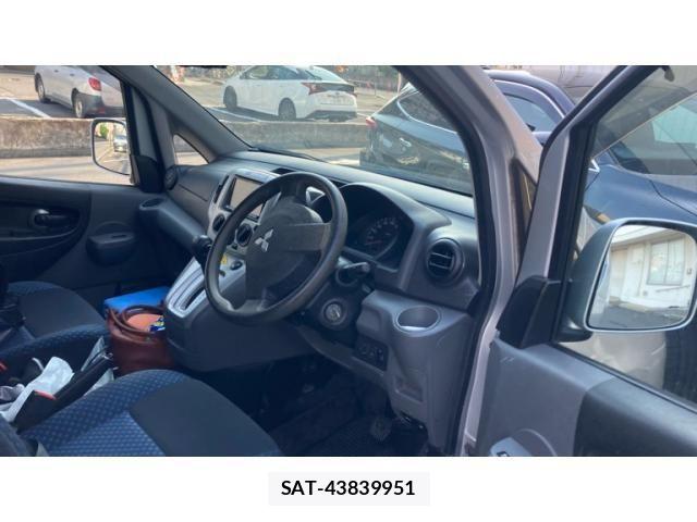 Mitsubishi DELICA 2013-08 8207288-11