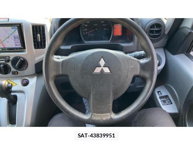 Mitsubishi DELICA 2013-08 8207288-15