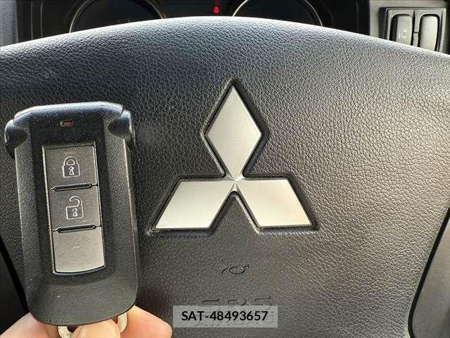 Mitsubishi DELICA 2014-01 7058274-3