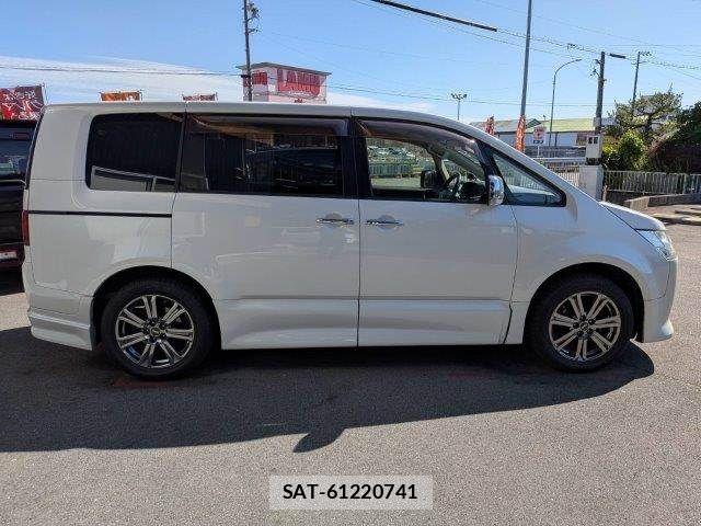 Mitsubishi DELICA 2017-02 7217486-17