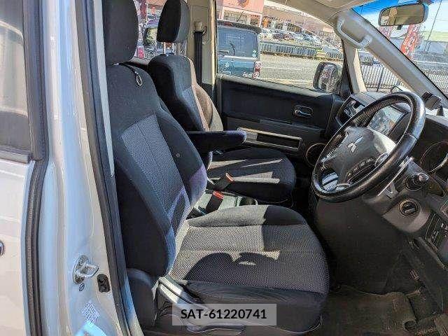 Mitsubishi DELICA 2017-02 7217486-7