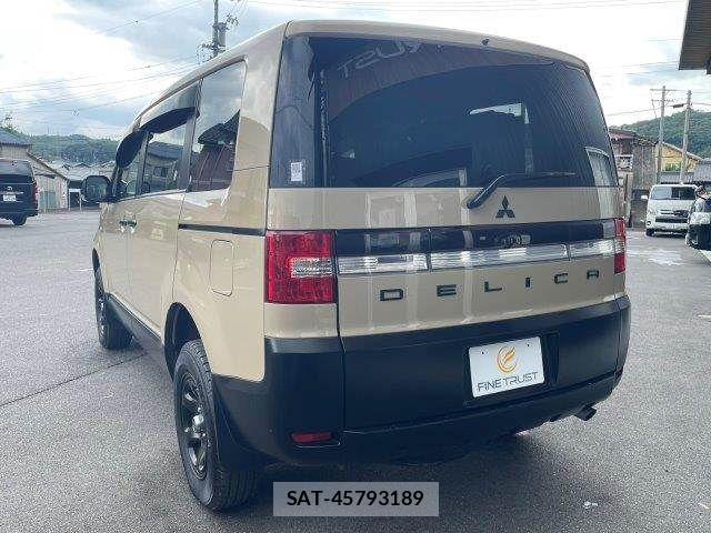 Mitsubishi DELICA 2013-06 7326713-25