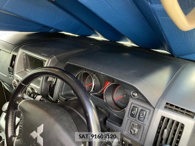 Mitsubishi DELICA 2007-11 8129793-16