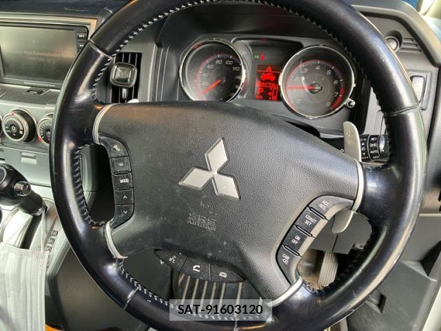 Mitsubishi DELICA 2007-11 8129793-17