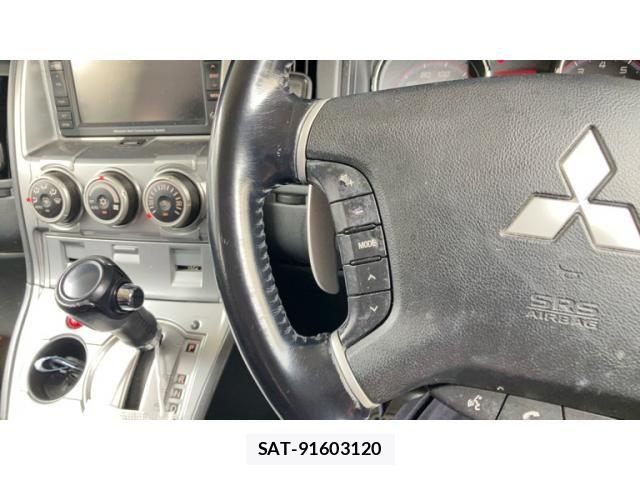 Mitsubishi DELICA 2007-11 8129793-22