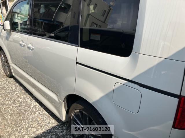 Mitsubishi DELICA 2007-11 8129793-4