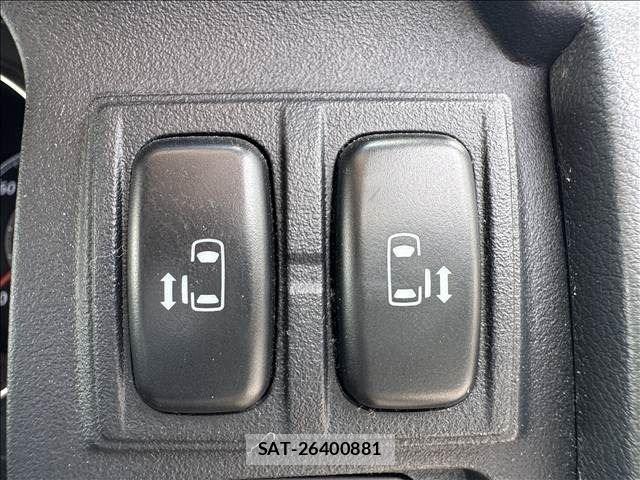 Mitsubishi DELICA 2011-11 8145725-23