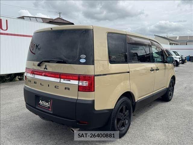 Mitsubishi DELICA 2011-11 8145725-6