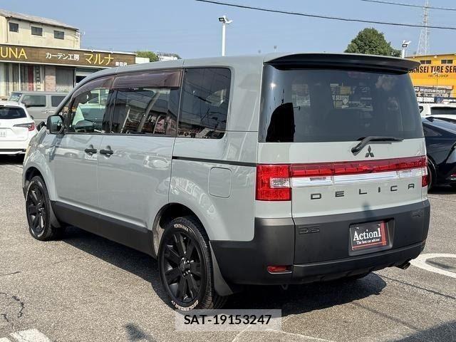 Mitsubishi DELICA 2009-03 8245045-3