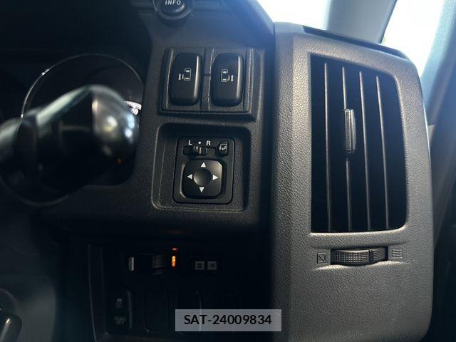 Mitsubishi DELICA 2012-07 8335584-11