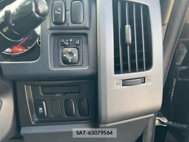 Mitsubishi DELICA 2010-11 8412014-13