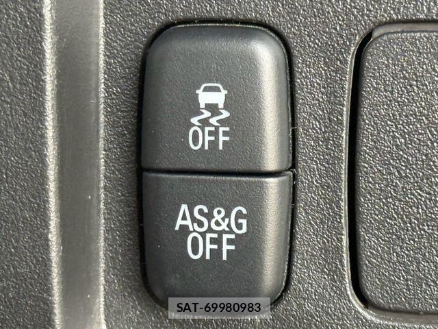 Mitsubishi DELICA 2015-04 8658748-9