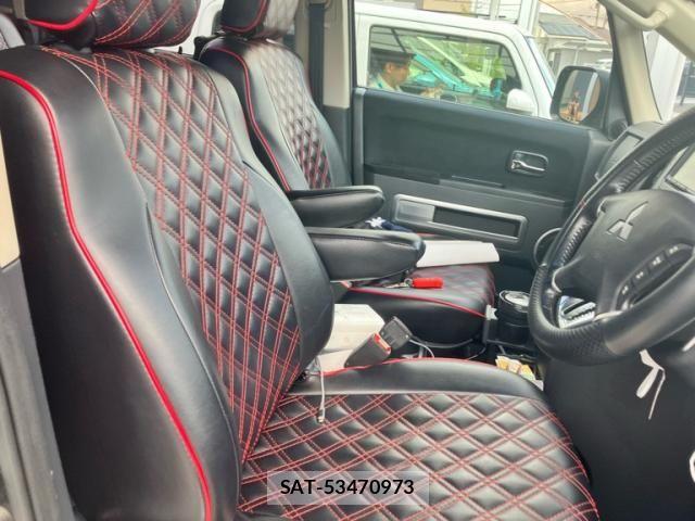Mitsubishi DELICA 2012-01 8828708-13